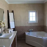 Villa Spacious In Azeitão