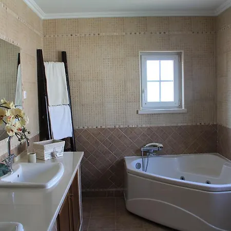 Villa Spacious In Azeitão